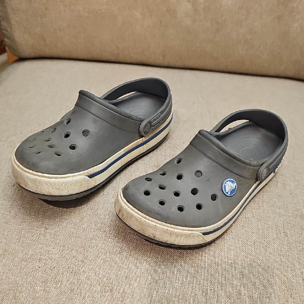CROCS Gray Sandals with Ventilation Holes and Heel Strap